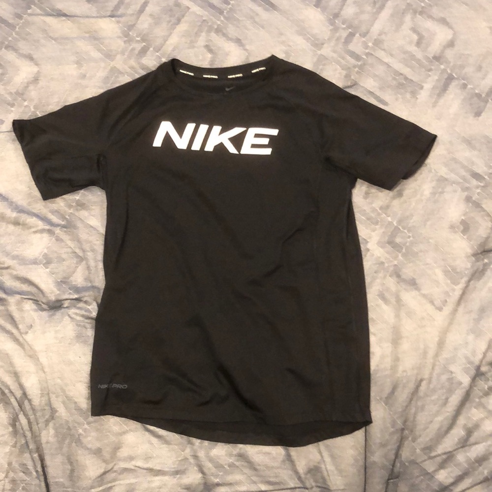 Black Nike Pro tee